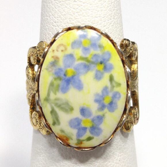 Blue Floral Filigree Ring, Hand Painted Ceramic Oval, US Size 6, Vintage Jewelry - Picture 2 of 8